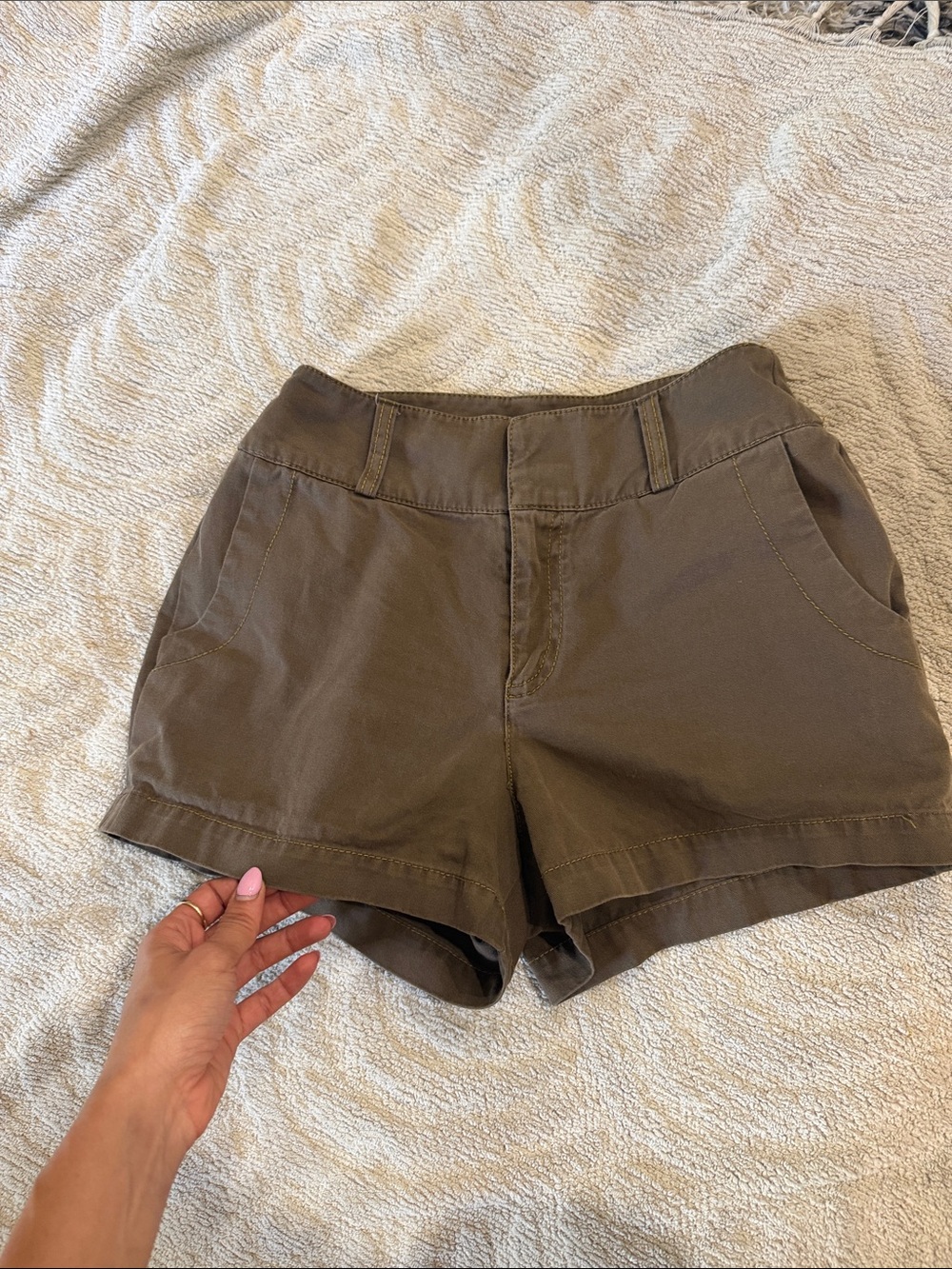 Cinq a Sept High-Waist Women's Shorts in Olive